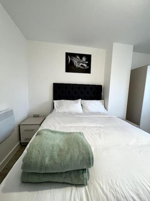 Luxurious City View Apartment In Salford Manchester Exterior photo