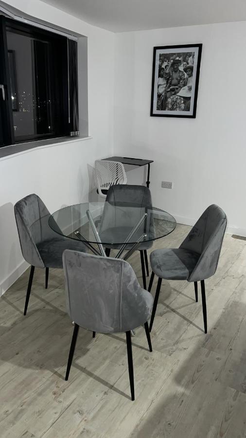 Luxurious City View Apartment In Salford Manchester Exterior photo